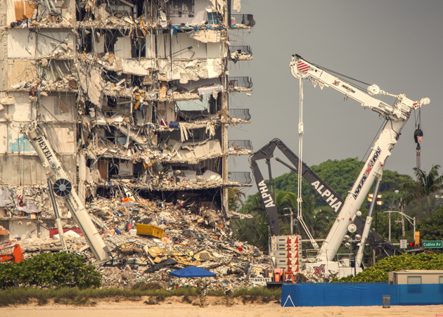 Expertos en ingeniería forense investigarán el derrumbe del edificio en Miami