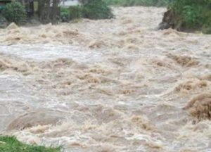 Cierran varios puentes colgantes en Bonao por prevención ante crecidas de río