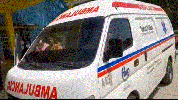 Diáspora de Sabana de la Mar dona ambulancia a la comunidad
