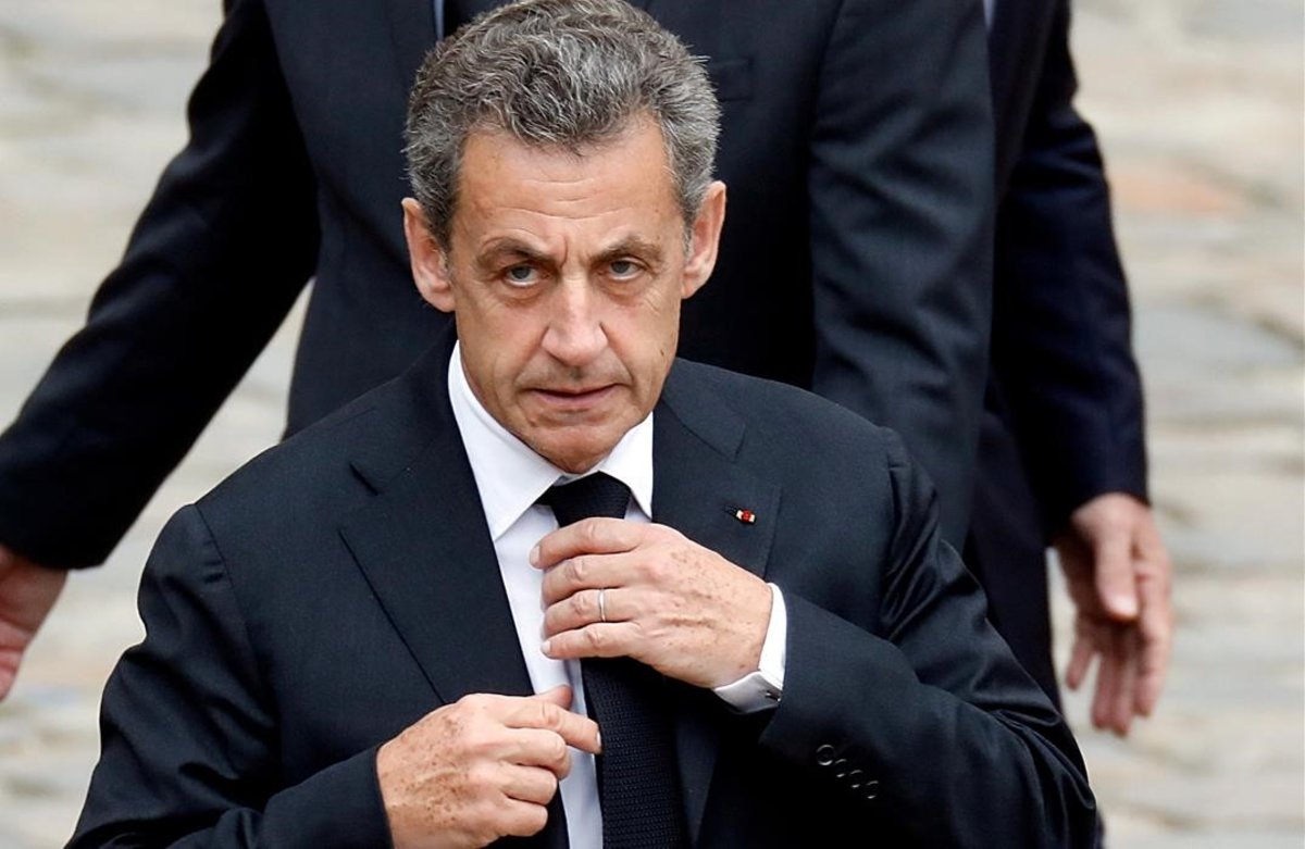 Condenan a un año de prisión a expresidente de Francia
