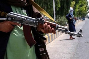 Talibán realizan disparos al aire, causan al menos 2 muertos