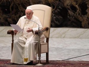 El papa Francisco pide no reducir la cruz a un símbolo político