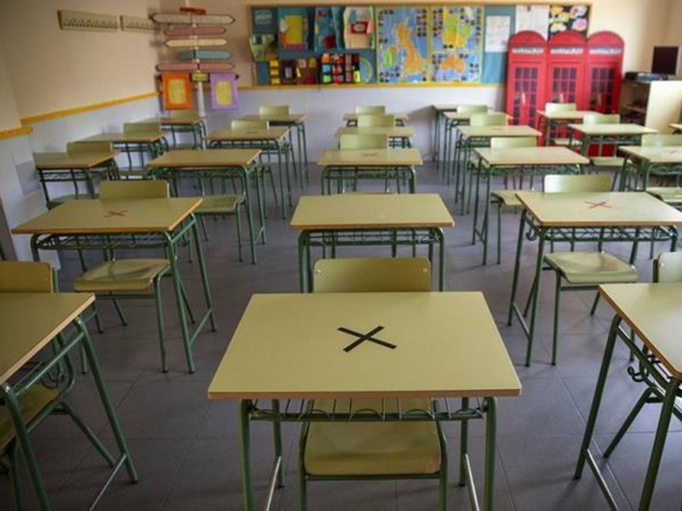 Dos colegios han reportado casos de COVID entre sus estudiantes