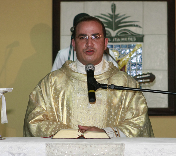 padre Kennedy Rodríguez de la iglesia San Antonio de Padua