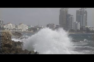 Huracán Larry amenaza con fuertes olas a las Antillas Menores