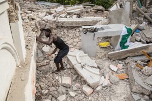 Primer ministro promete reconstruir Haití tras un mes del terremoto