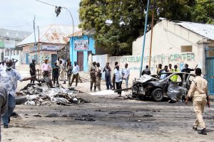 Al menos ocho muertos al explotar un suicida un coche bomba en Somalia