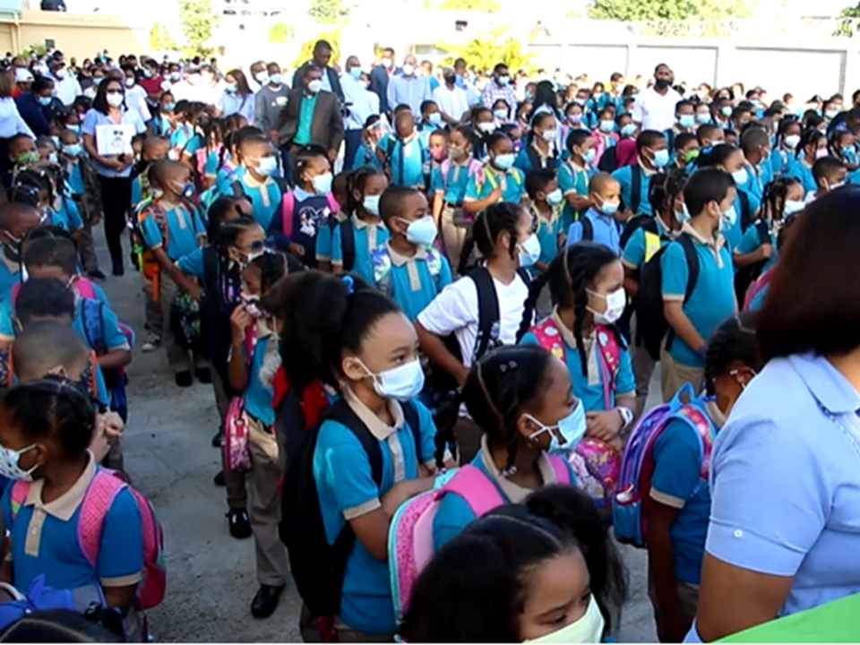Escuela Villa Flores en San Juan inicia clases presenciales