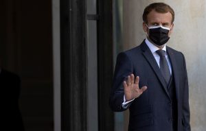 El presidente de Francia, Emmanuel Macron, el viernes en el Eliseo. EFE/EPA/IAN LANGSDON