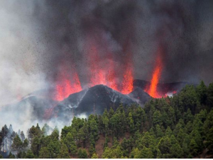 Dos mil evacuados por erupción de volcán en isla española de La Palma