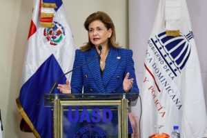 La vicepresidenta de la República, Raquel Peña, insistió en que la vacuna es la medida más efectiva para enfrentar la COVID-19