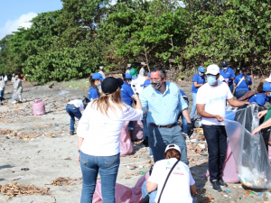 Medio Ambiente realiza jornada de limpieza en playas y ríos 