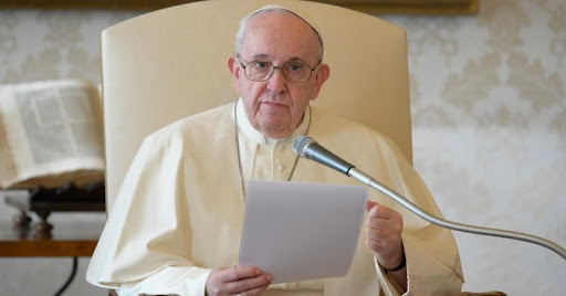 Papa Francisco critica "eutanasia encubierta" contra ancianos