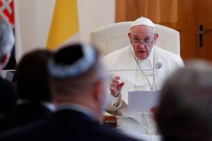 Papa Francisco pide una Europa más solidaria en visita a Eslovaquia