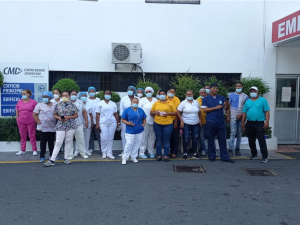 Trabajadores del Centro Médico Dominicano reclaman pago de salarios