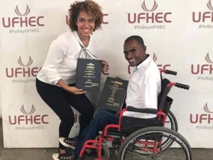 Joven con discapacidad pide ayuda para cumplir sueño de ser maestro