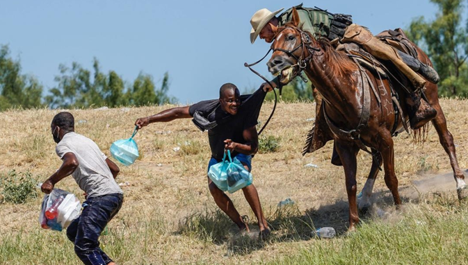 EE.UU. deja de usar caballos para patrullar el cruce de haitianos