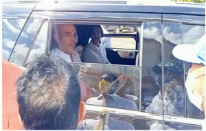 Dirigentes Falpo detienen caravana para entregar demandas a Abinader