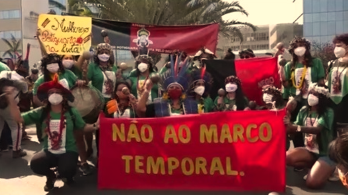 Mujeres indígenas marchan por sus derechos ancestrales en Brasil
