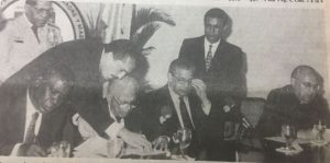 Lideres politicos en 1994 firman pacto de civilidad