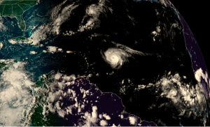 El huracán Sam se reorganiza y puede volver a cobrar fuerza
