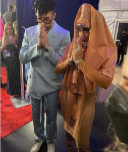 Tokischa desfila en los Latin Billboard 2021 y posa junto a Bad Bunny, la artista desfiló llevando un vestuario que ya está dando  de qué hablar