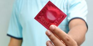 Sacarse el condón sin permiso de la pareja será delito en California