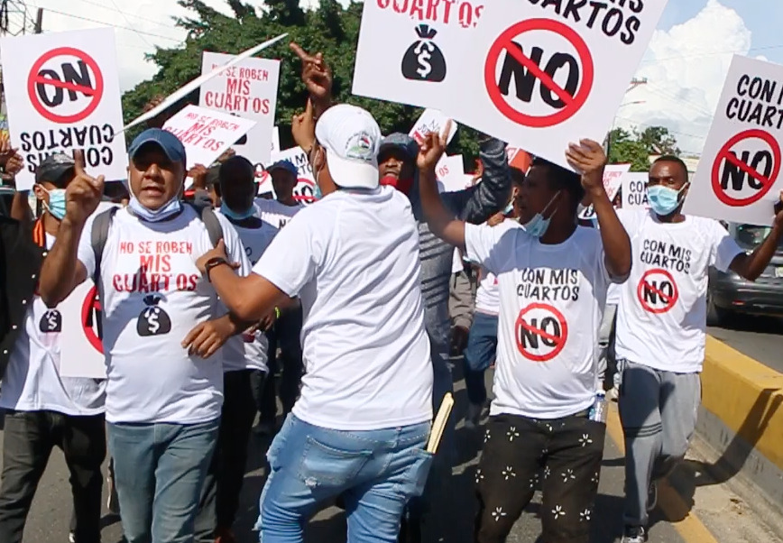Sindicalistas marchan en rechazo de entrega 30 % de fondos de las AFP