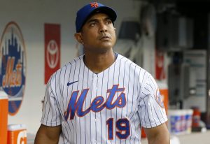 Los Mets anunciaron este lunes que no ejercerán la opción en el contrato del dirigente dominicano Luis Rojas para el 2022.