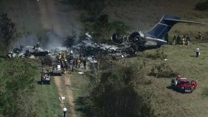 Avión se estrella con 21 pasajeros a bordo en Texas; todos sobreviven
