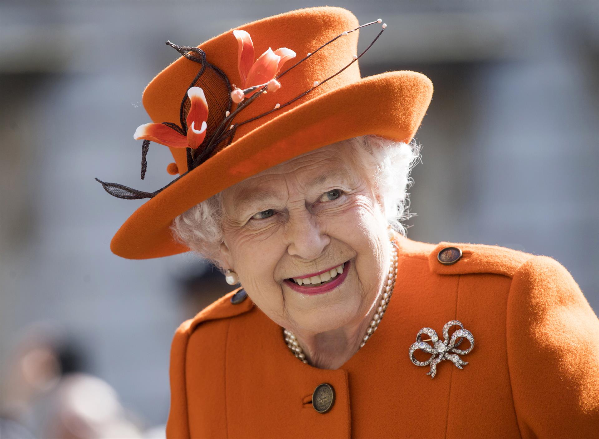 Isabel II rechaza premio "anciana del año" porque no se siente así