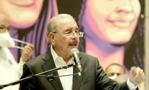 Danilo Medina advierte: “El PLD no está muerto, andaba de parranda”