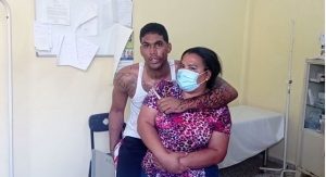 Un interno del Centro de Corrección y Rehabilitación en Dajabón se atrincheró en el área de Enfermería donde mantiene secuestrada a una doctora