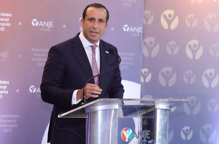 Luis Manuel Pellerano es juramentado como nuevo presidente de ANJE