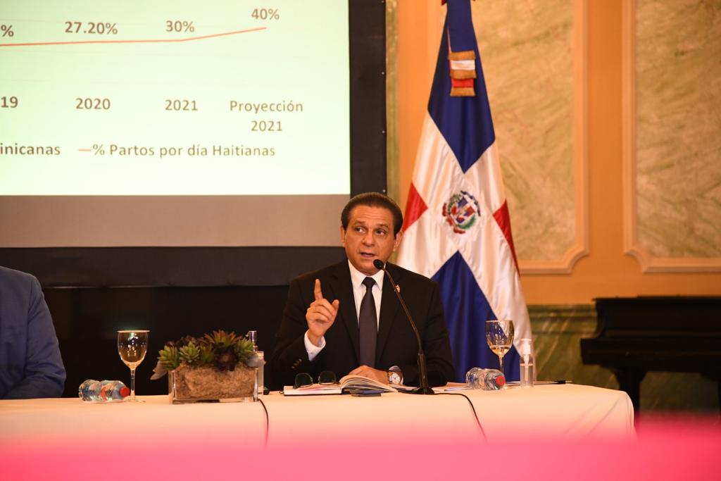 Gobierno dice ha invertido 10 mil MM en parturientas haitianas