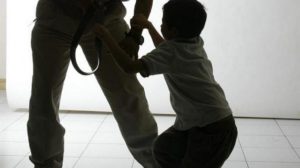 Psicólogos llaman a no despenalizar disciplina violenta a hijos