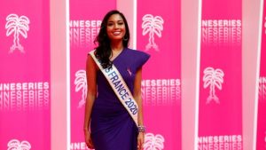 Miss Francia aislada al llegar a Israel tras dar positivo al Covid