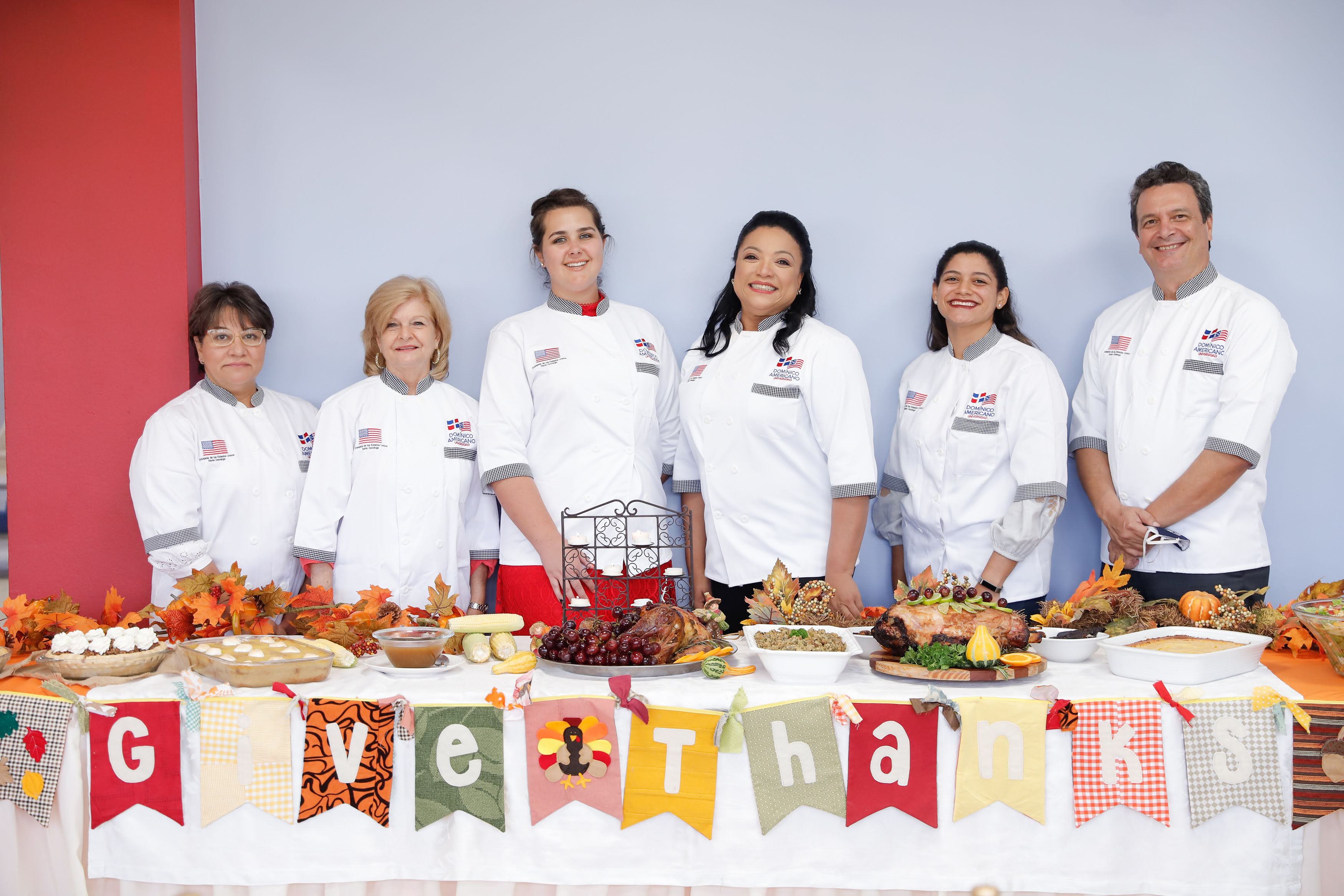 Desarrollan proyecto culinario en honor a cena de Acción de Gracias