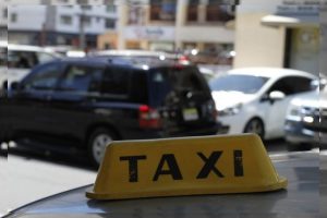 Policía apresa dos integrantes de peligrosa banda dedicada a solicitar servicios de taxis para asaltar a los conductores