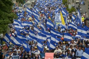 Nicaragüenses protestan para pedir no se reconozcan las elecciones