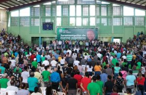Fuerza del Pueblo juramenta a 35 expresidentes Comités Intermedios PLD