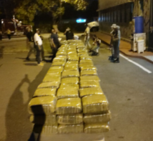 Azua: Ejército decomisa 243 paquetes de marihuana dentro de una patana
