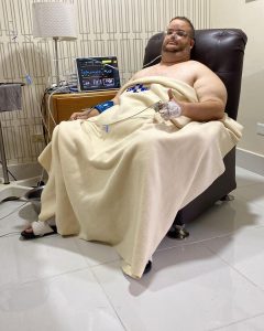 Efraín Pimentel se recupera tras someterse a cirugía bariátrica