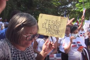 Evangélicos se concentran en Azua por la paz, impunidad y corrupción
