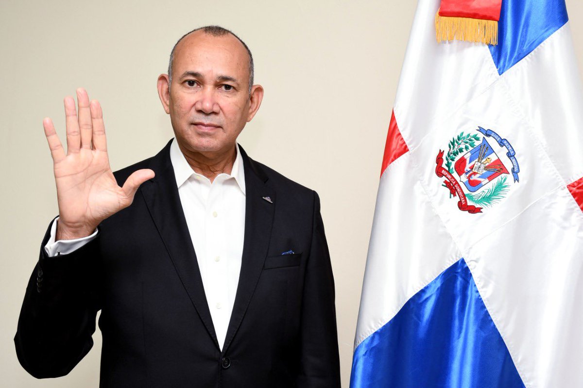 Víctor Castro asume dirección de Inabie bajo compromisos éticos