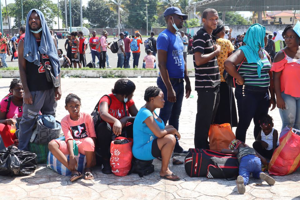 Haitianos en México presionan para que les permitan moverse libremente