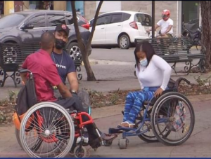 Jóvenes con discapacidad más accesibilidad en las calles de SDE
