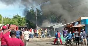 Contrabando de combustibles provoca voraz incendio en Dajabón