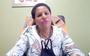 Destituyen a gobernadora de Samaná tras desear la muerte de los no vacunados