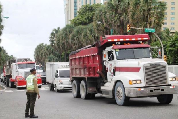 Mejora flujo vehicular en la capital tras desvío de vehículos pesados